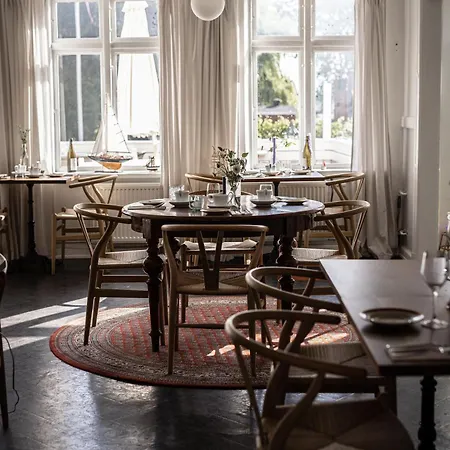 ホテル Arnfeldt Ærøskøbing